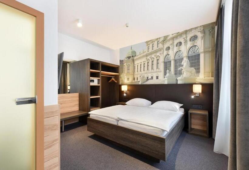 اتاق سوپریور, Lucia