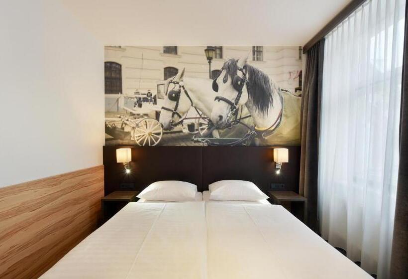 اتاق سوپریور, Lucia