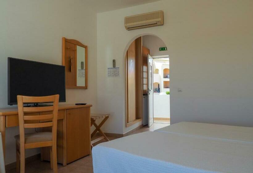 Номер Стандарт Вид на Бассейн, Luz Bay