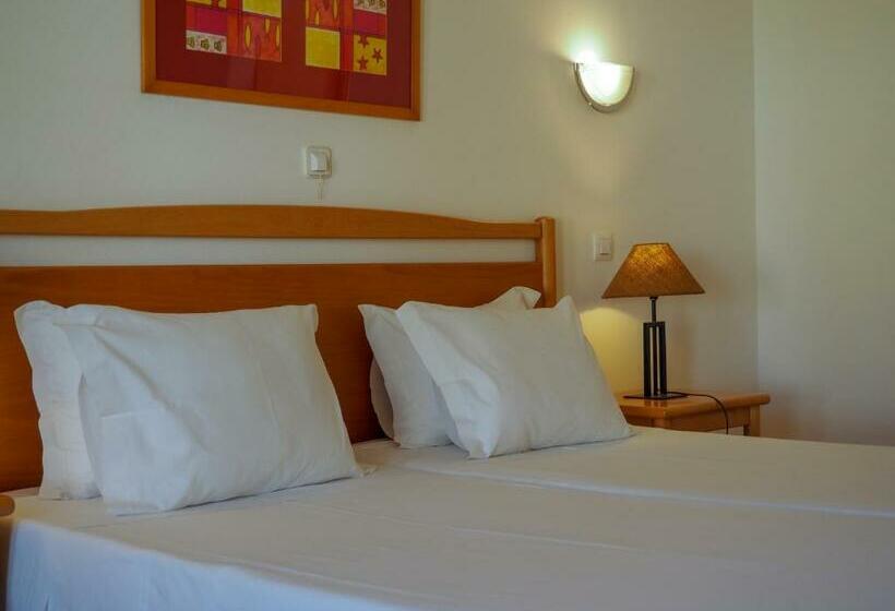 Номер Стандарт Вид на Бассейн, Luz Bay