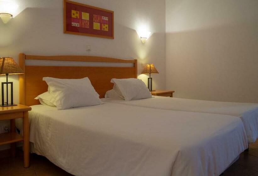 Номер Стандарт Вид на Бассейн, Luz Bay