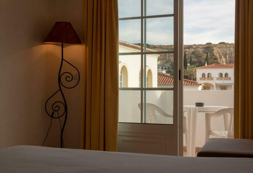 Номер Стандарт Вид на Бассейн, Luz Bay