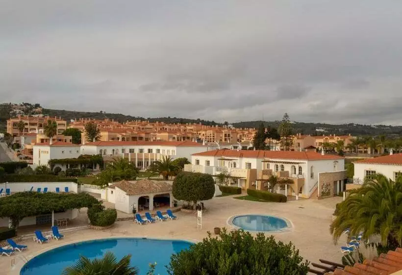 اتاق سوپریور با چشم‌انداز استخر, Luz Bay