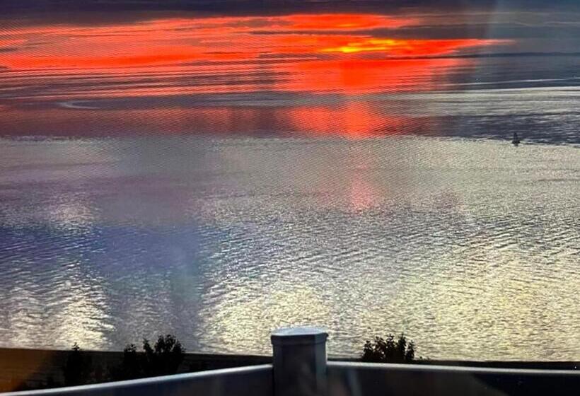 חדר סטנדרט נוף לים עם מרפסת, Motel Belvédère