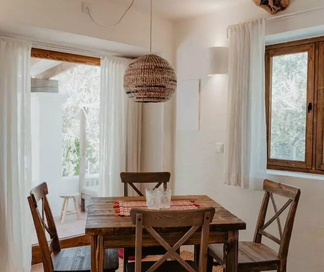 بانگلوی استاندارد, Can Vistabella Boutique Resort