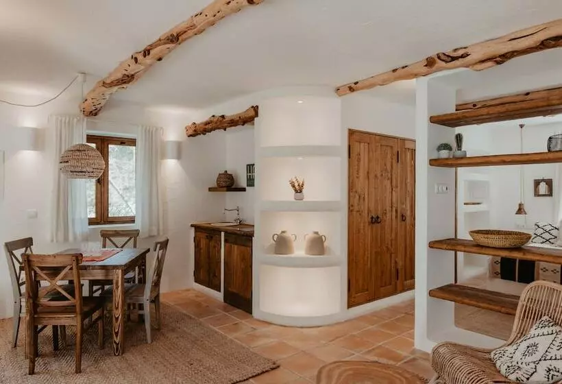 بانگلوی استاندارد, Can Vistabella Boutique Resort