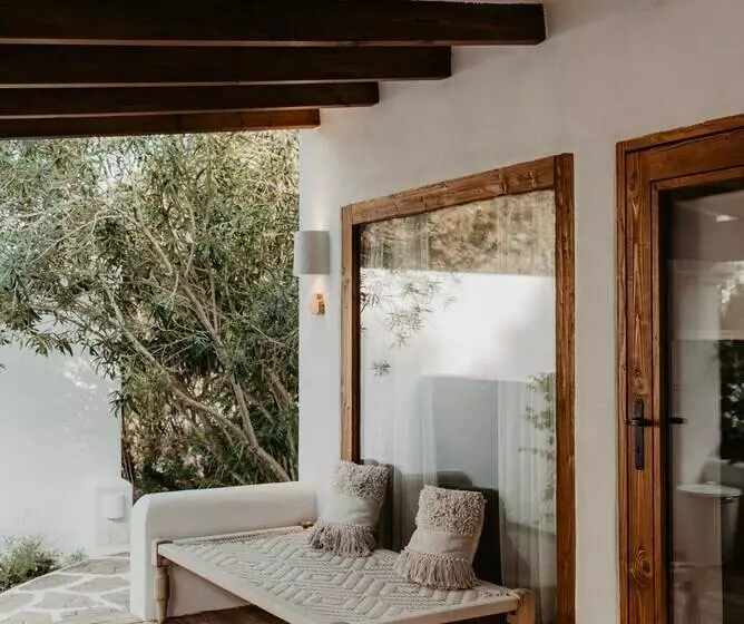 بانگلوی استاندارد, Can Vistabella Boutique Resort
