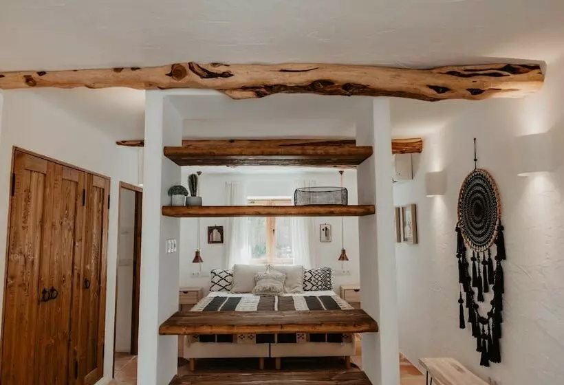 بانگلوی استاندارد, Can Vistabella Boutique Resort