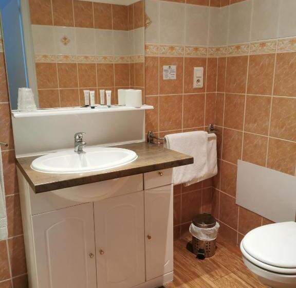 标准三人间, Des Négociants