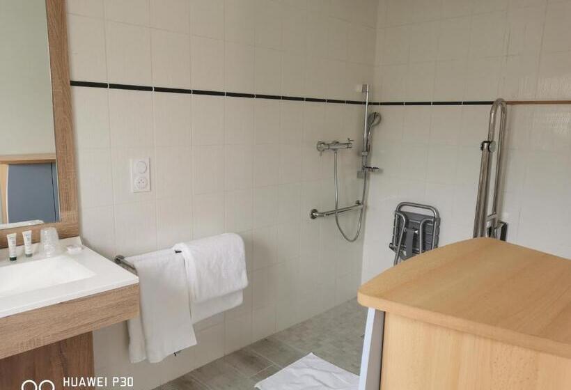 标准房带园景, Des Négociants