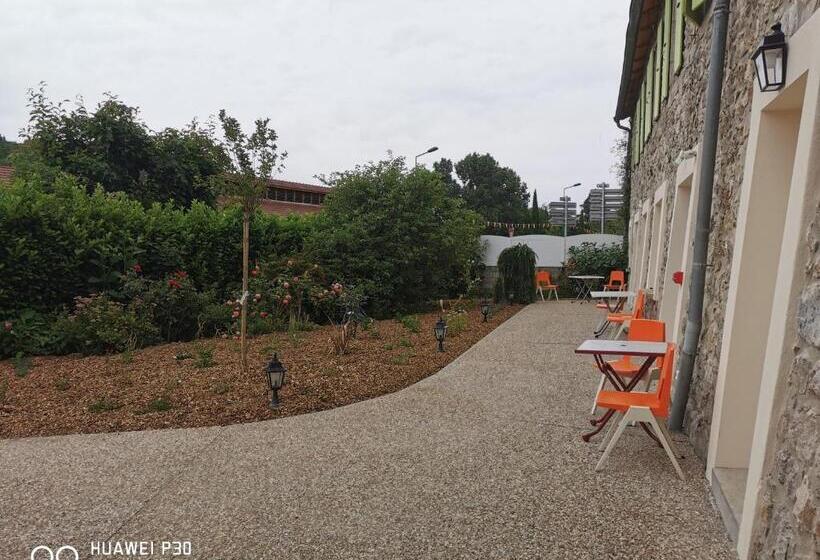 带花园景观的标准三人间, Des Négociants