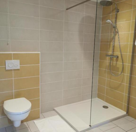 带花园景观的标准三人间, Des Négociants