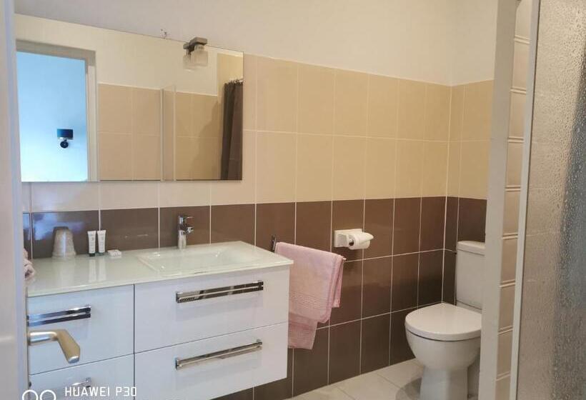 带景观的三人标准房间, Des Négociants