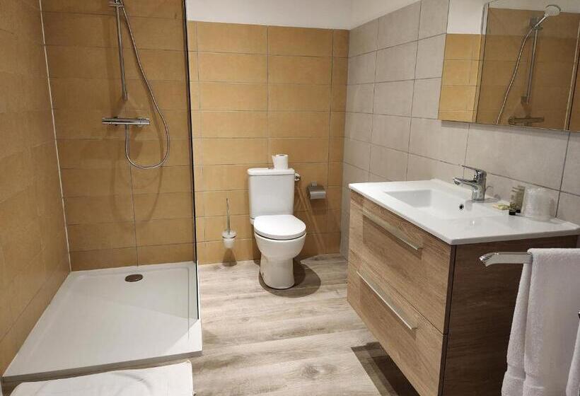 标准间带山景, Des Négociants