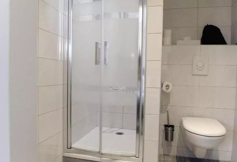 Standard Neljän Hengen Huone, Logis Hôtel Du Chêne