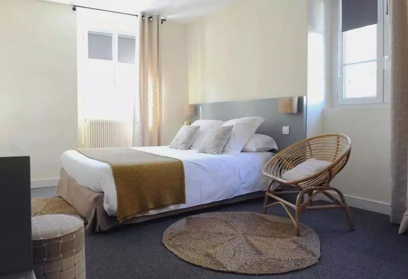 Standard Neljän Hengen Huone, Logis Hôtel Du Chêne