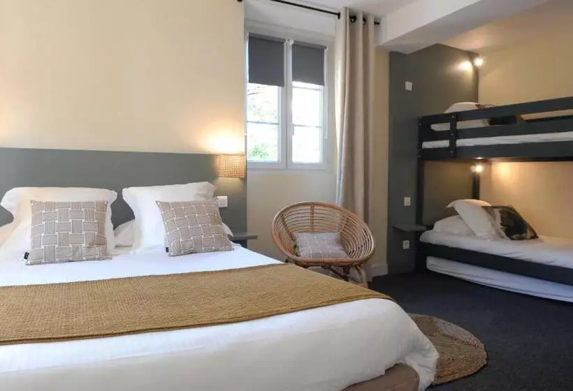 Standard Neljän Hengen Huone, Logis Hôtel Du Chêne