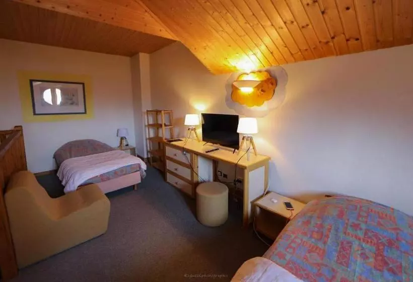 اتاق استاندارد چهار تخته, Du Hameau