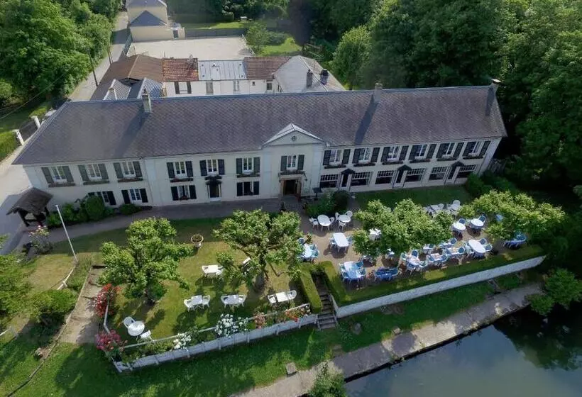 リバービュースタンダードルーム, Hostellerie De Pavillon Sainthubert