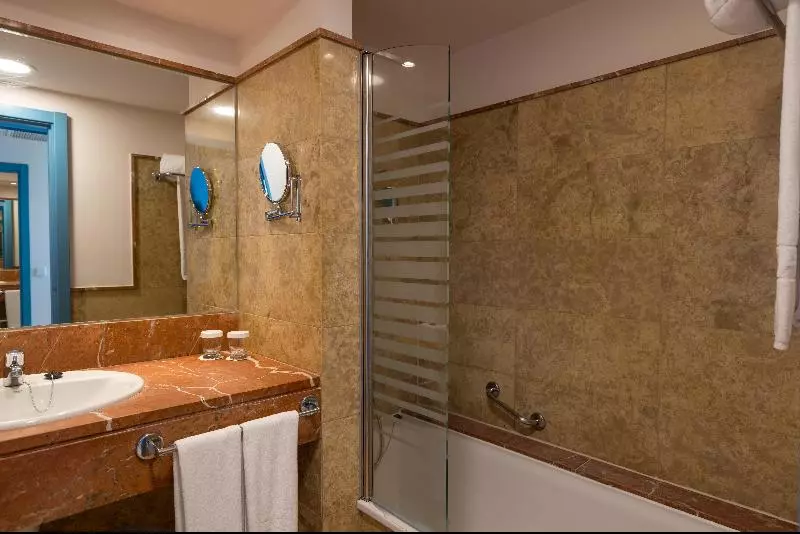 اتاق استاندارد با چشم‌انداز دریا, Iberostar Waves Playa Gaviotas - All Inclusive