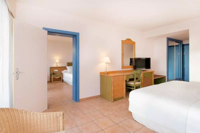 اتاق خانوادگی تودرتو, Iberostar Waves Playa Gaviotas - All Inclusive