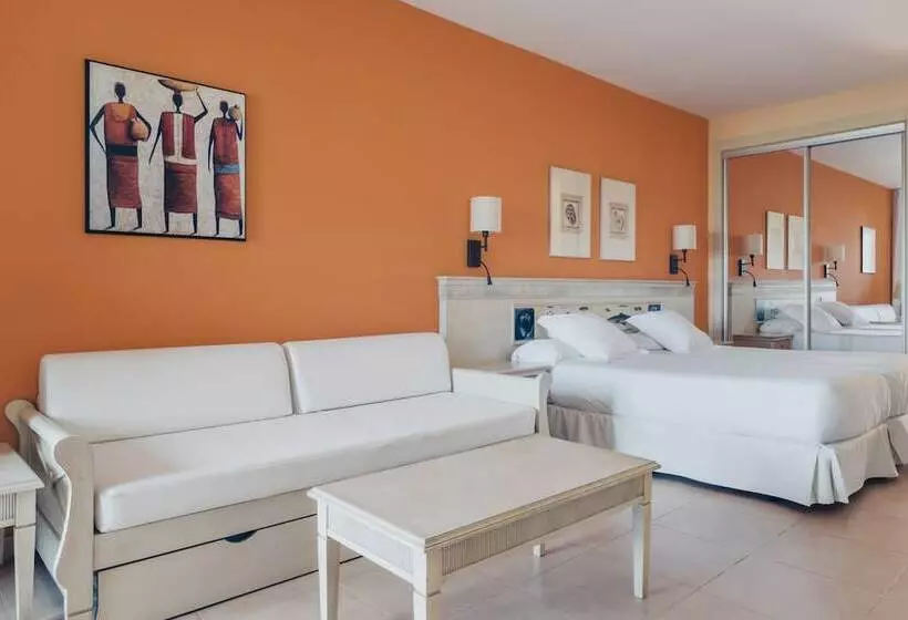 سوییت جونیور با چشمانداز جانبی دریا, Iberostar Waves Gaviotas Park - All Inclusive