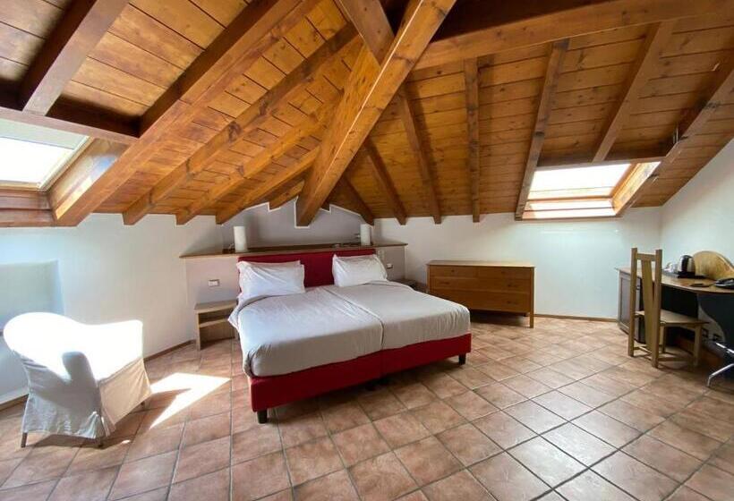 펜트하우스 룸, Lenno