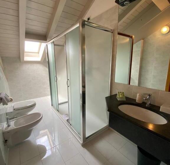 펜트하우스 룸, Lenno