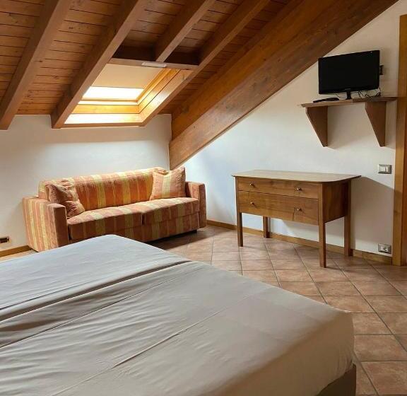 펜트하우스 룸, Lenno