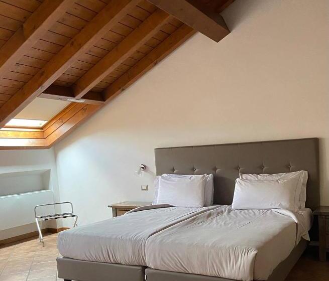 펜트하우스 룸, Lenno