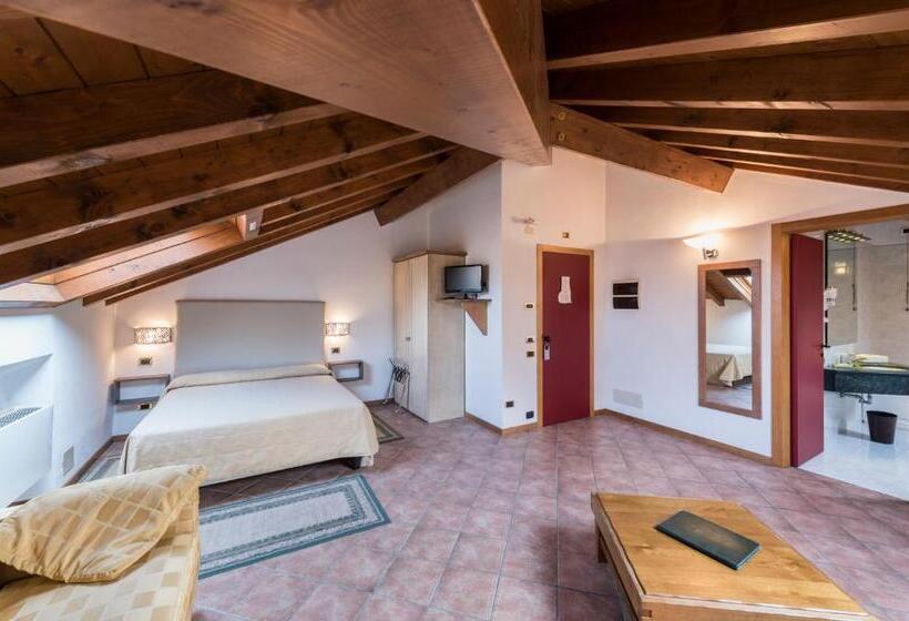 펜트하우스 룸, Lenno