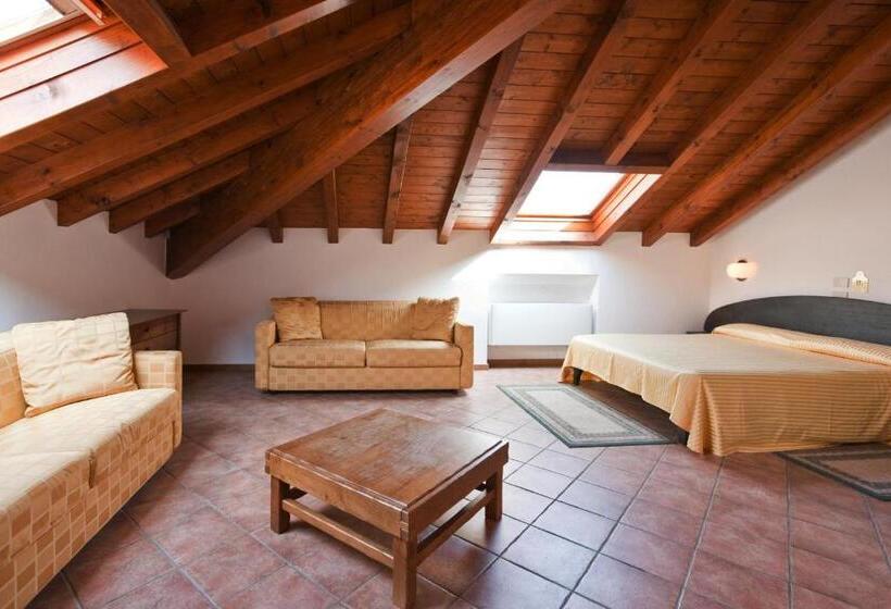 펜트하우스 룸, Lenno