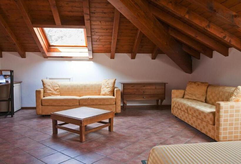 펜트하우스 룸, Lenno