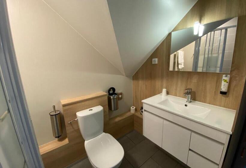 חדר סטנדרט לשלושה, Logis   Hôtel Saint Nicolas