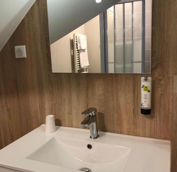 חדר סטנדרט לשלושה, Logis   Hôtel Saint Nicolas