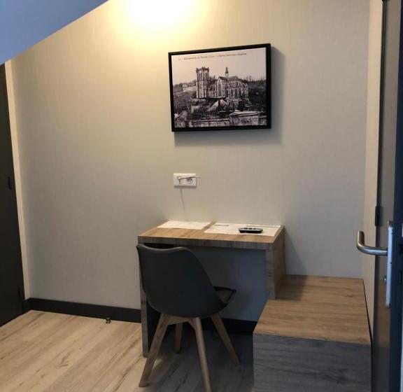 חדר סטנדרט לשלושה, Logis   Hôtel Saint Nicolas