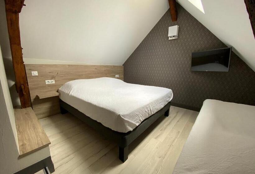 Номер Стандарт Трехместный, Logis   Hôtel Saint Nicolas