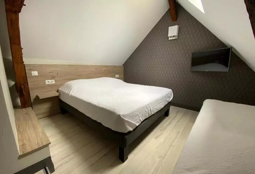 Standard Triple Room, Logis   Hôtel Saint Nicolas
