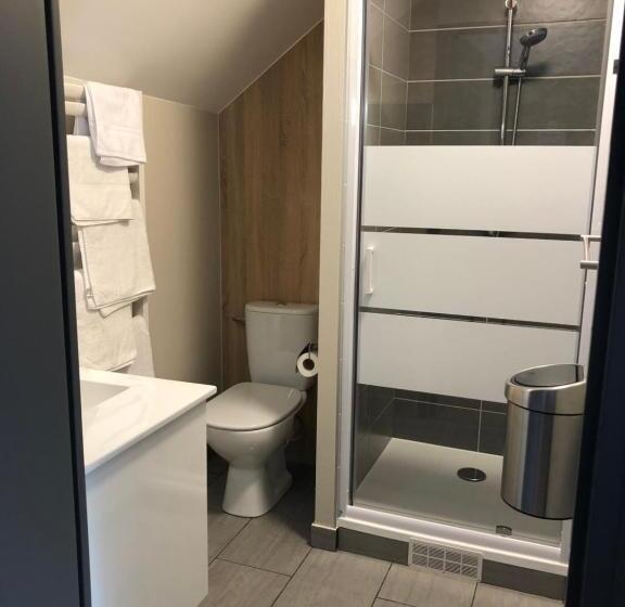 חדר סטנדרט לארבעה, Logis   Hôtel Saint Nicolas