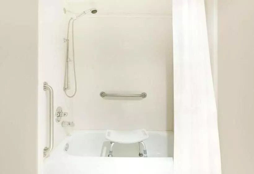 身障者適用キングサイズベッドルーム, Super 8 By Wyndham North Little Rock/mccain
