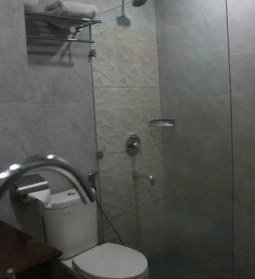 Cameră Superioară, Onih