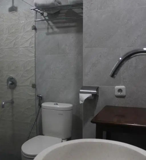 Cameră Deluxe, Onih