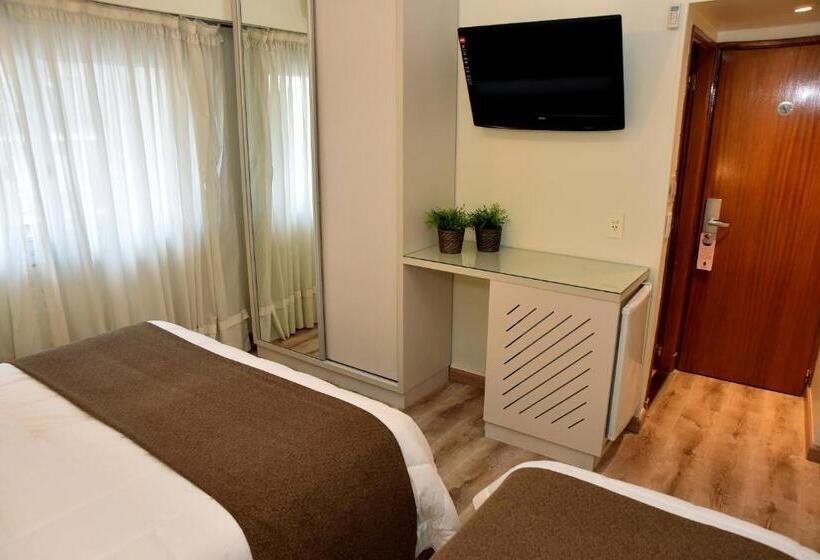 标准三人间, Gran Hotel Skorpios