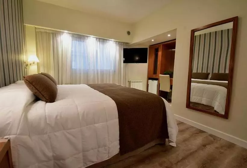 سوئیت راحتی, Gran Hotel Skorpios