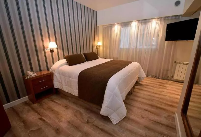 سوئیت راحتی, Gran Hotel Skorpios