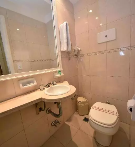 سوییت لوکس, Gran Hotel Skorpios