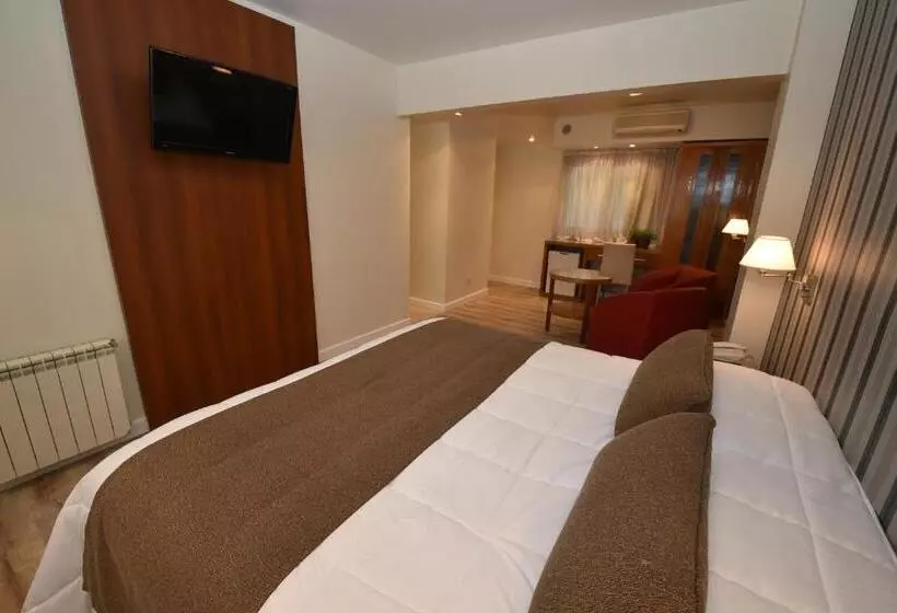 سوییت لوکس, Gran Hotel Skorpios