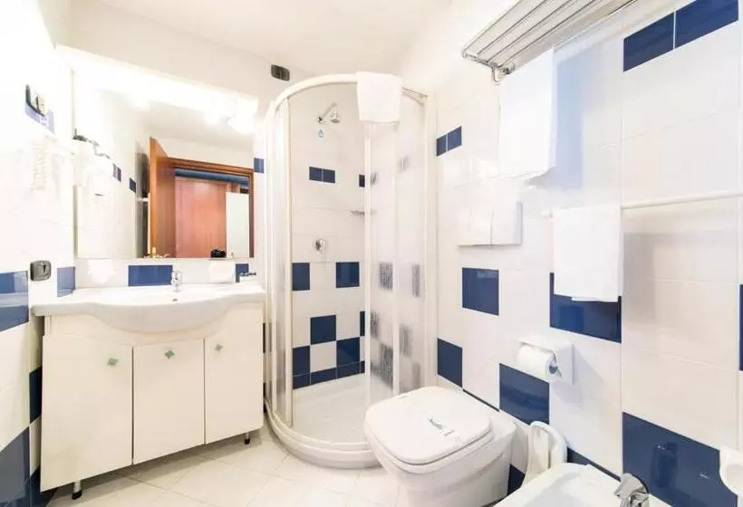 Standard Neljän Hengen Huone, Airport Hotel Bergamo