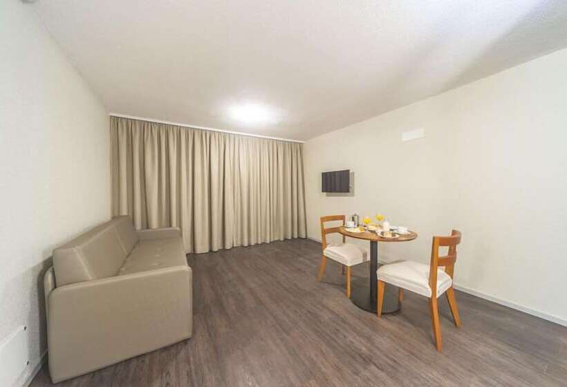 חדר משפחתי, Castelmar