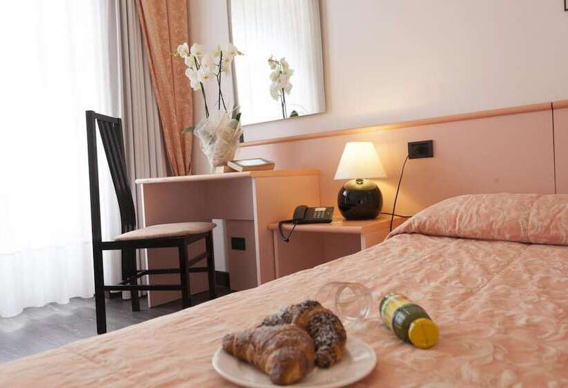 חדר סטנדרט לשלושה, Centrale